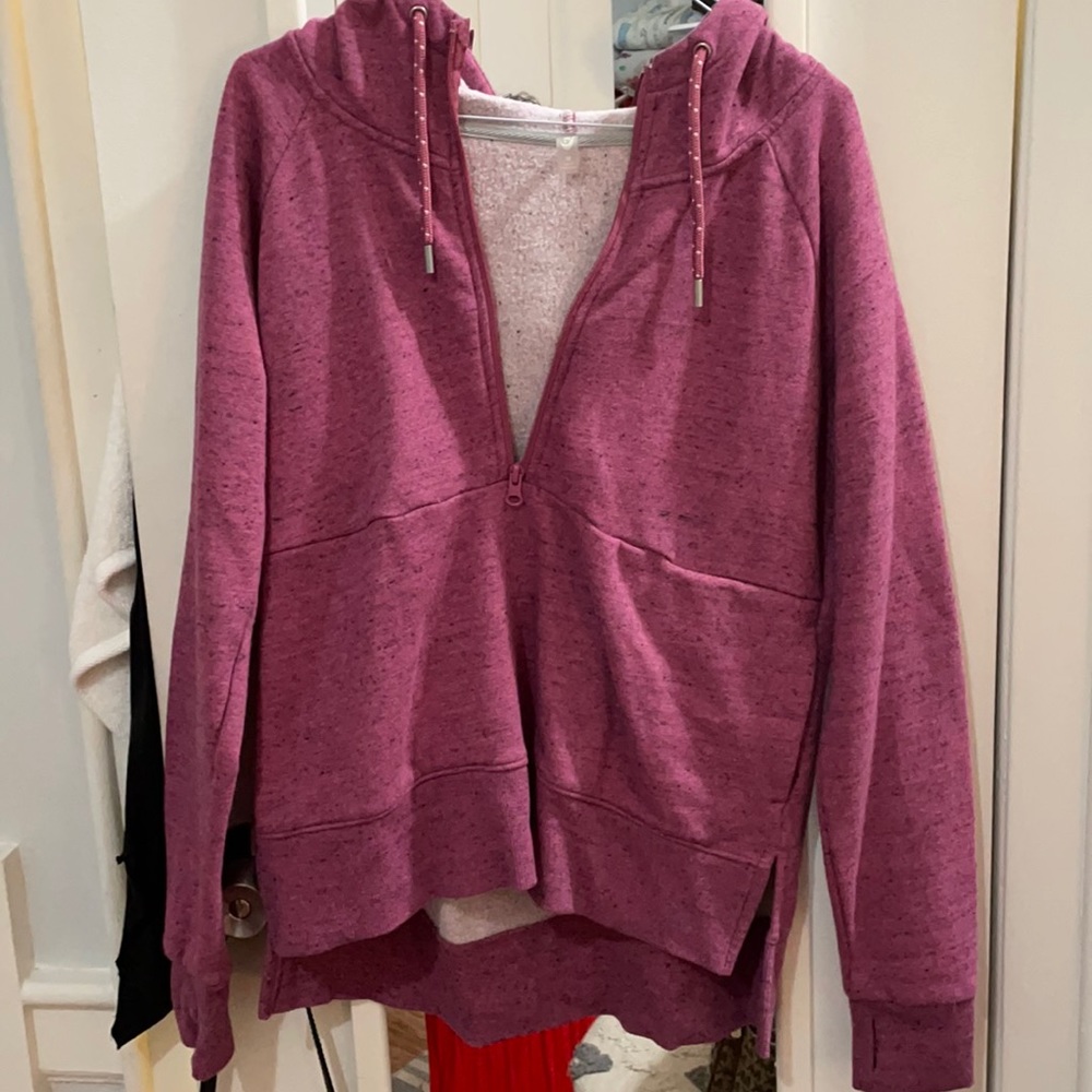 Pink and black speckled hi-lo slit 3/4 zip up